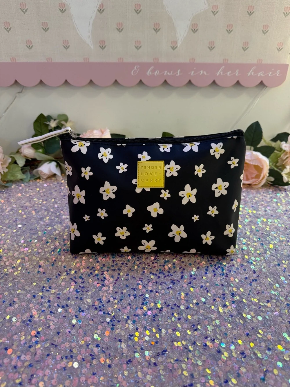 Tender Love + Carry Lg Travel/Cosmetic Bag in Black w/ Floral Pattern - LIKE NEW